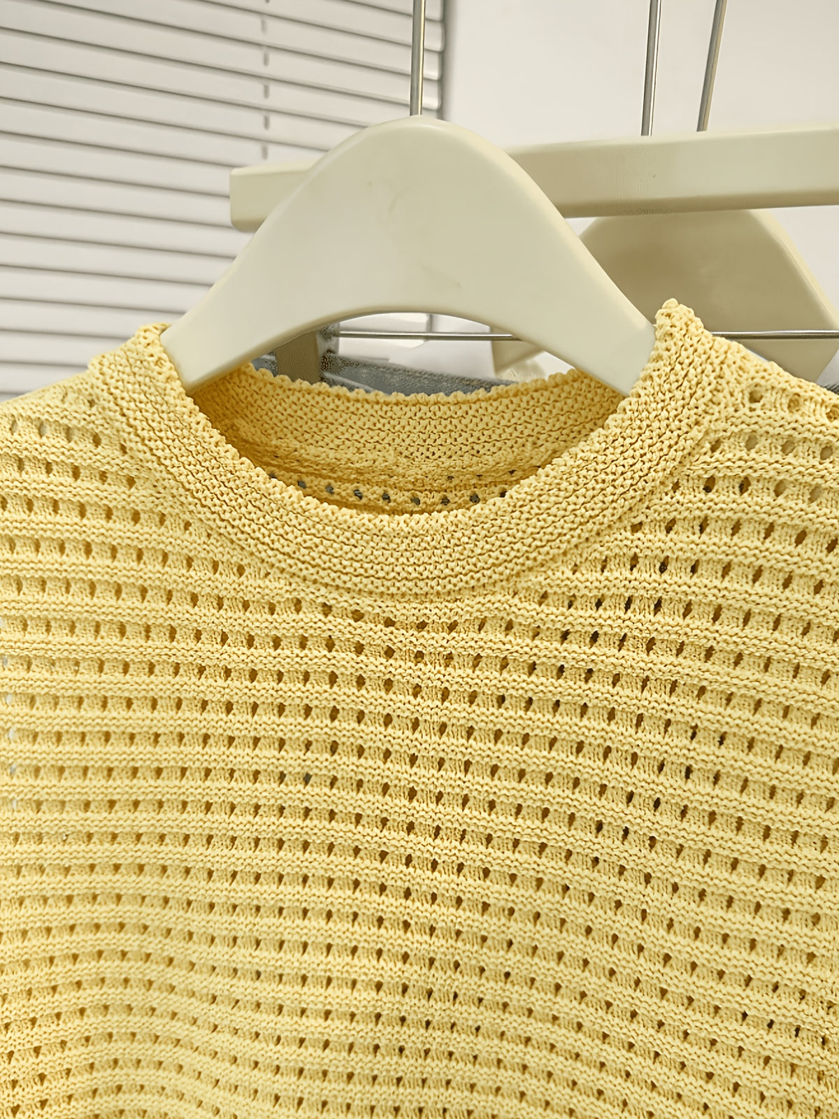 New Spring/Summer/Autumn Women's Yellow Round Neck Tank Top, Summer Sleeveless Fringe Hem Short Fringe Skirt Hem, Casual Beach Vacation Style Camisole, Pretty Sweater (Runs Large)