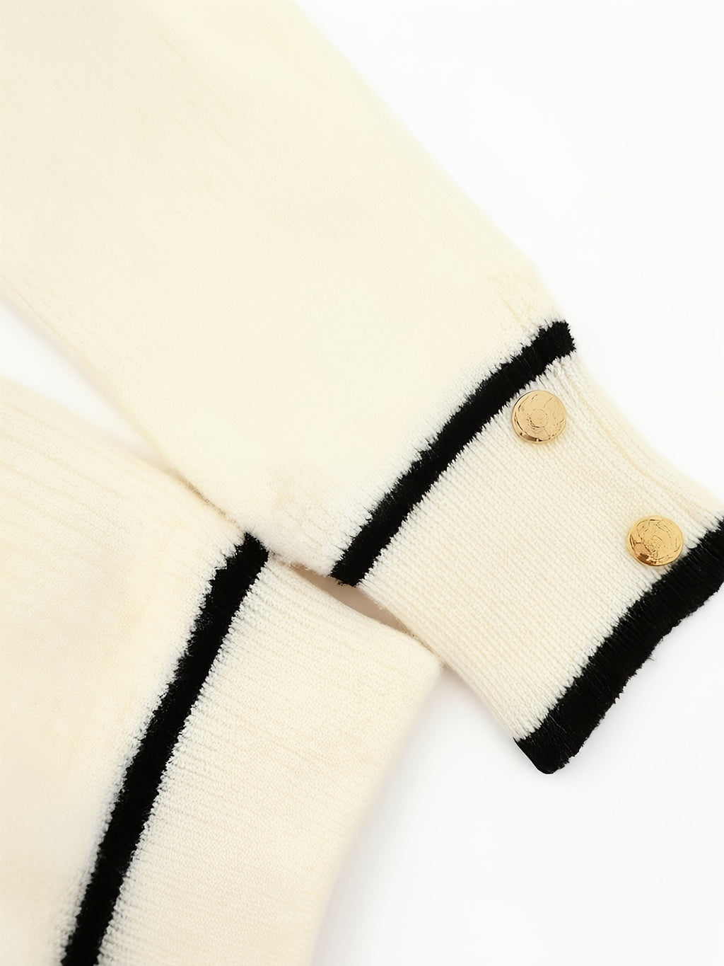 Women's Pullover Sweater for Autumn/Winter, Can Be Worn as an Inner or Outer Layer, Comfortable, Elegant, and Features a Spicy Design with a Spliced Lapel and Exquisite Metal Buttons. Suitable for Commuting, Dates, and Valentine's Day