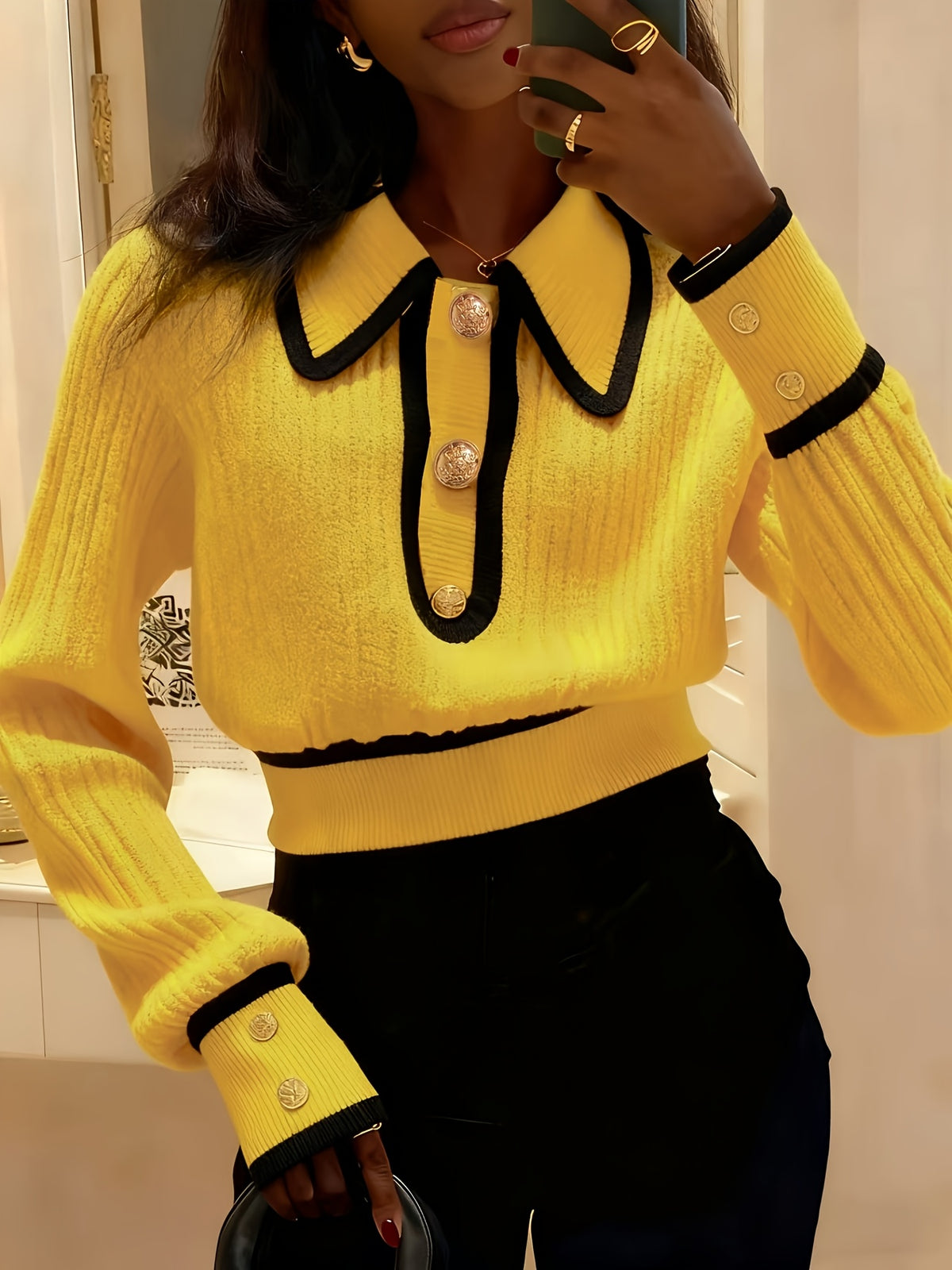 Women's Pullover Sweater for Autumn/Winter, Can Be Worn as an Inner or Outer Layer, Comfortable, Elegant, and Features a Spicy Design with a Spliced Lapel and Exquisite Metal Buttons. Suitable for Commuting, Dates, and Valentine's Day