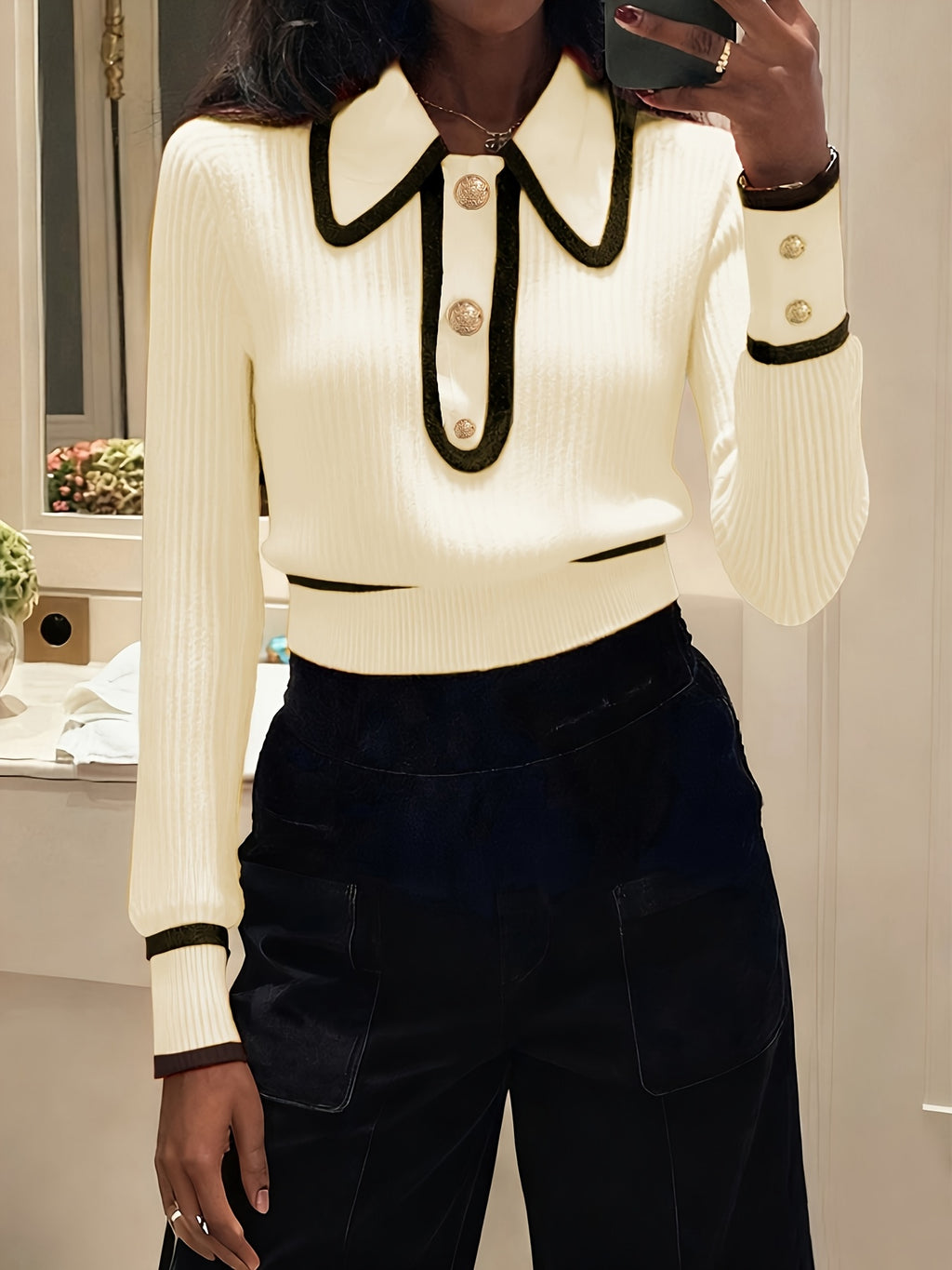 Women's Pullover Sweater for Autumn/Winter, Can Be Worn as an Inner or Outer Layer, Comfortable, Elegant, and Features a Spicy Design with a Spliced Lapel and Exquisite Metal Buttons. Suitable for Commuting, Dates, and Valentine's Day