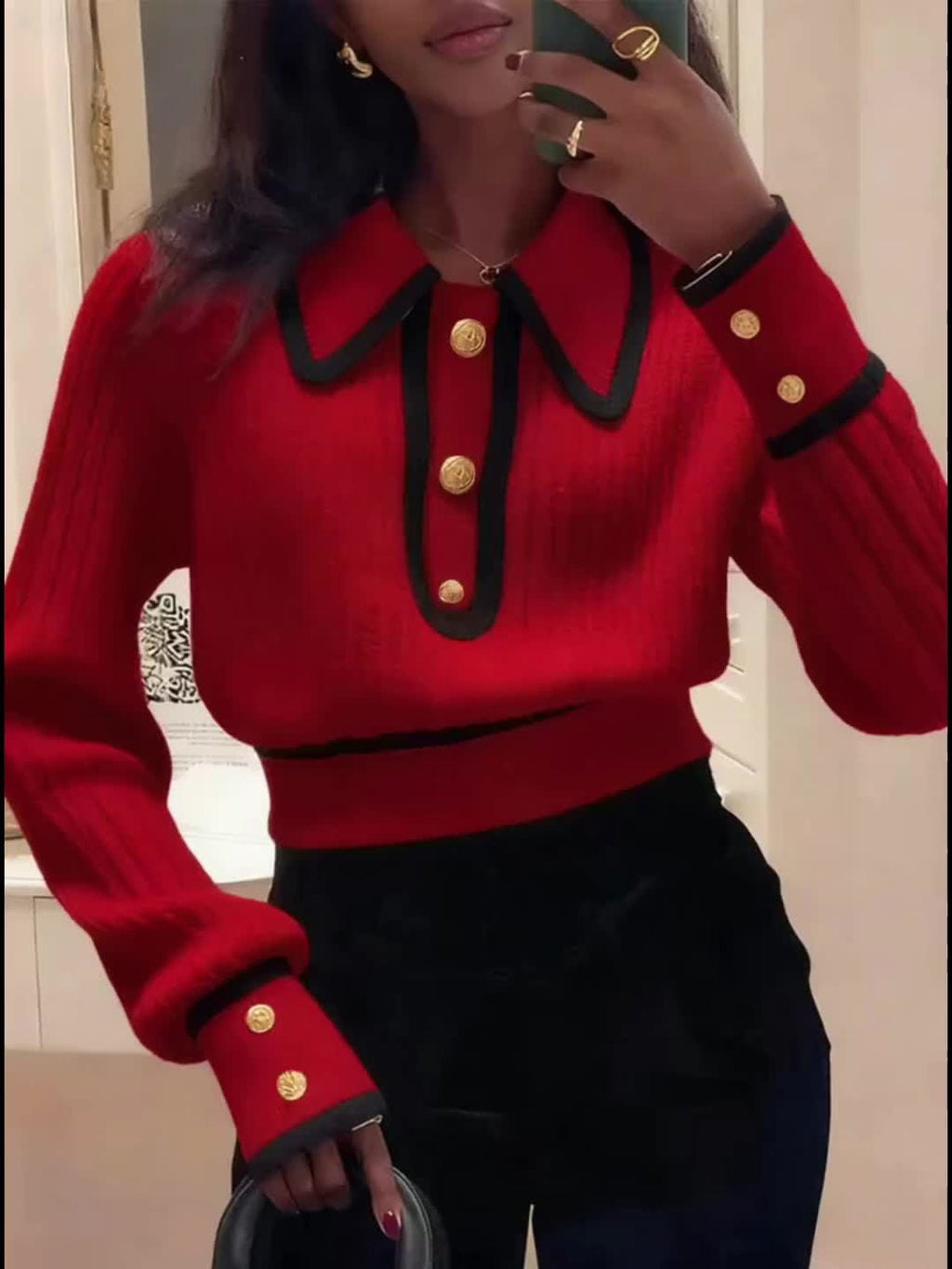 Women's Pullover Sweater for Autumn/Winter, Can Be Worn as an Inner or Outer Layer, Comfortable, Elegant, and Features a Spicy Design with a Spliced Lapel and Exquisite Metal Buttons. Suitable for Commuting, Dates, and Valentine's Day