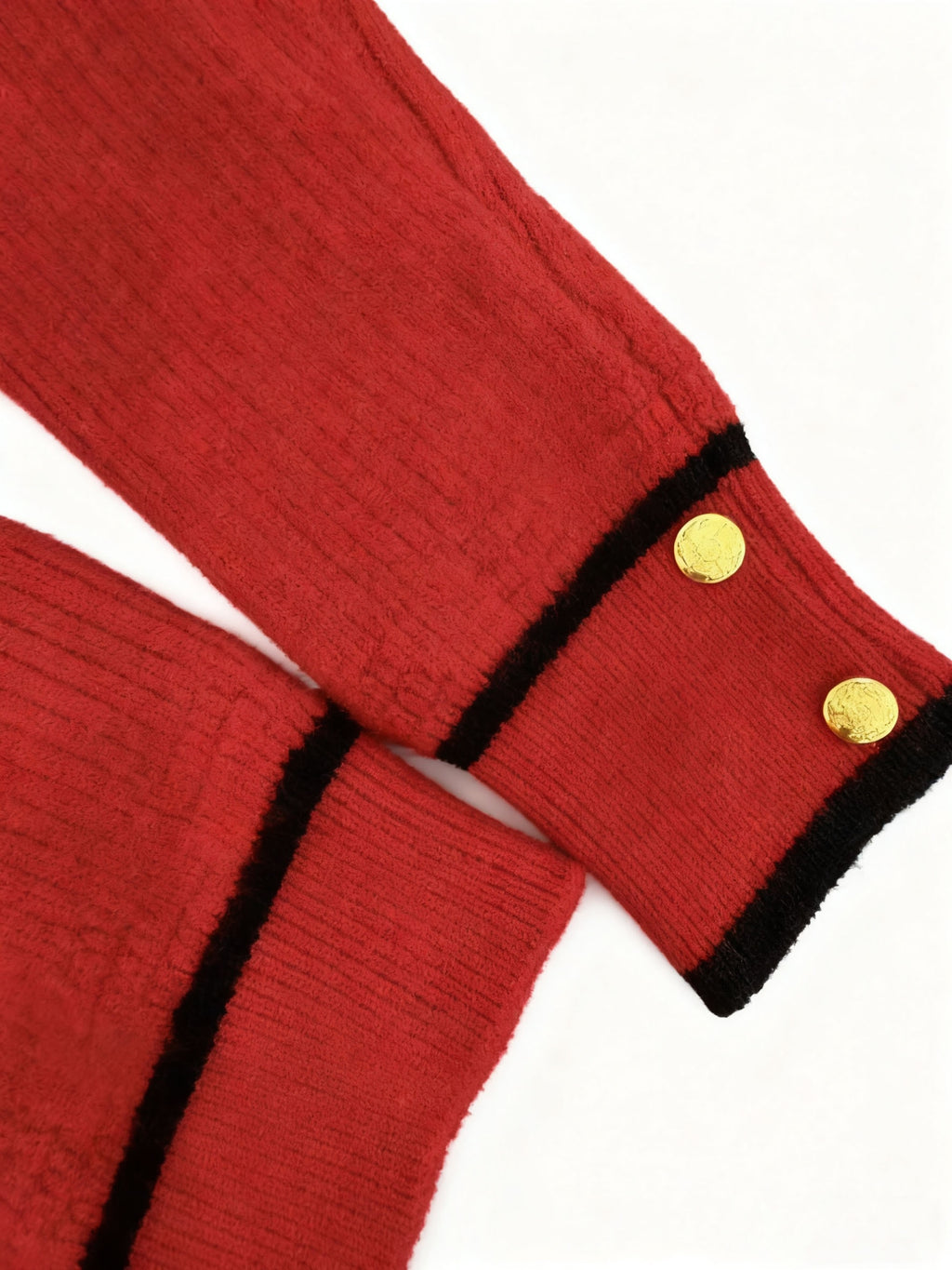 Women's Pullover Sweater for Autumn/Winter, Can Be Worn as an Inner or Outer Layer, Comfortable, Elegant, and Features a Spicy Design with a Spliced Lapel and Exquisite Metal Buttons. Suitable for Commuting, Dates, and Valentine's Day
