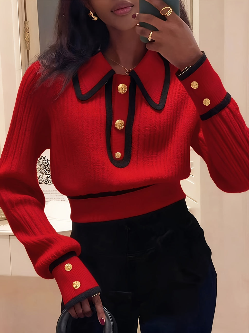 Women's Pullover Sweater for Autumn/Winter, Can Be Worn as an Inner or Outer Layer, Comfortable, Elegant, and Features a Spicy Design with a Spliced Lapel and Exquisite Metal Buttons. Suitable for Commuting, Dates, and Valentine's Day