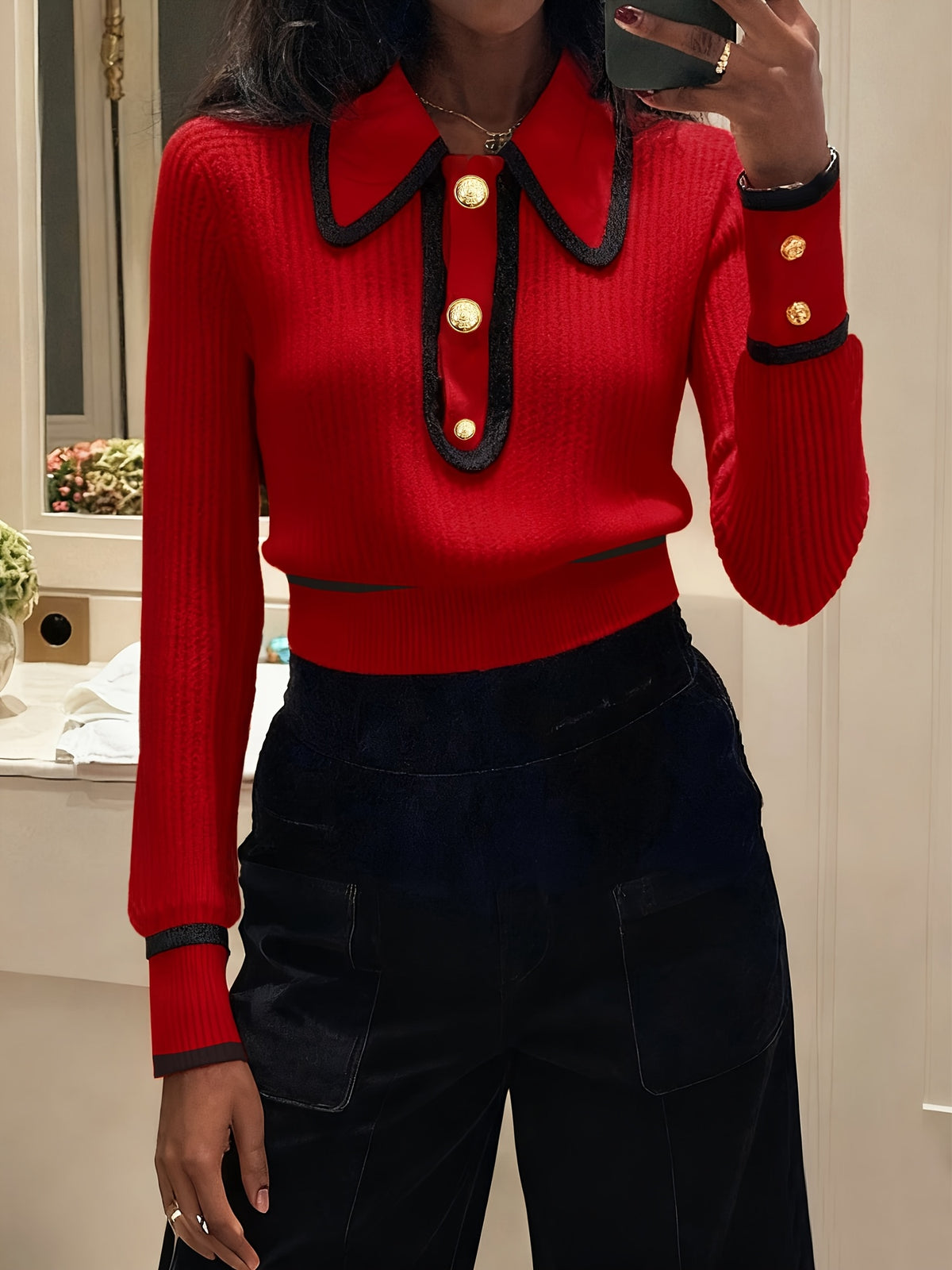 Women's Pullover Sweater for Autumn/Winter, Can Be Worn as an Inner or Outer Layer, Comfortable, Elegant, and Features a Spicy Design with a Spliced Lapel and Exquisite Metal Buttons. Suitable for Commuting, Dates, and Valentine's Day
