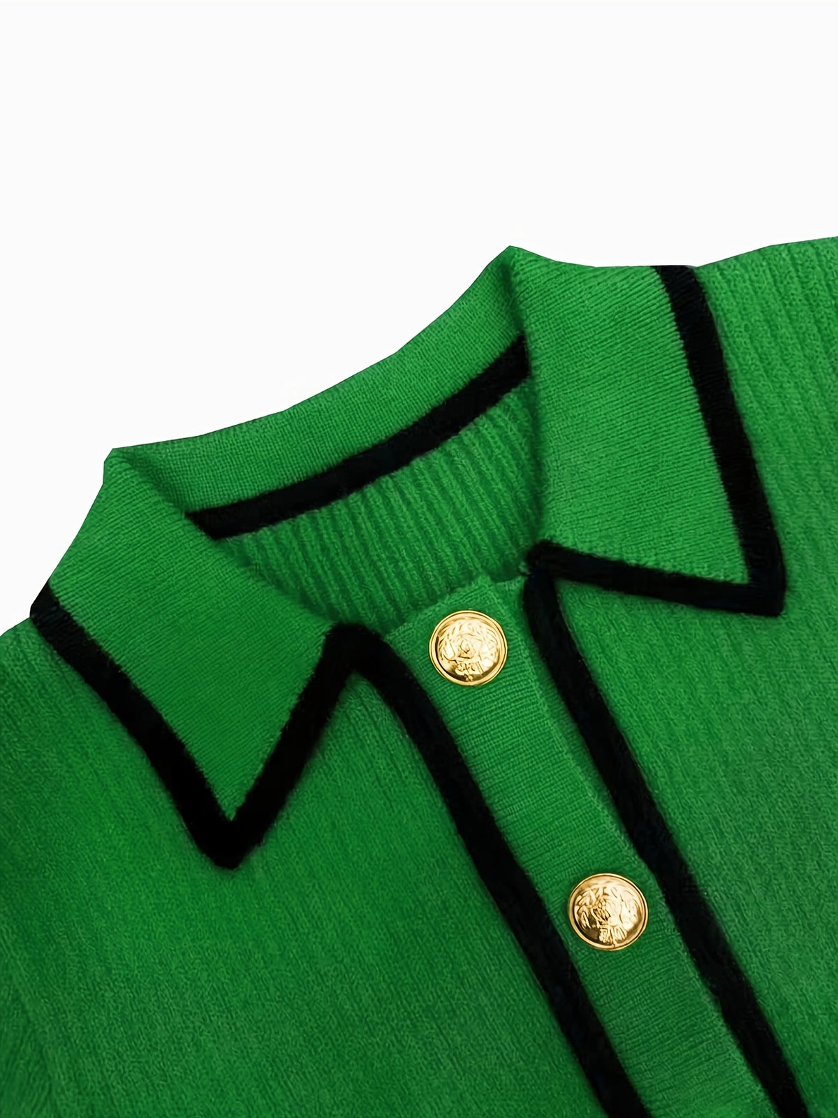 Women's Pullover Sweater for Autumn/Winter, Can Be Worn as an Inner or Outer Layer, Comfortable, Elegant, and Features a Spicy Design with a Spliced Lapel and Exquisite Metal Buttons. Suitable for Commuting, Dates, and Valentine's Day