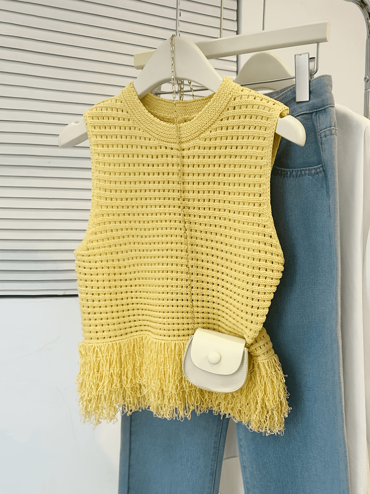 New Spring/Summer/Autumn Women's Yellow Round Neck Tank Top, Summer Sleeveless Fringe Hem Short Fringe Skirt Hem, Casual Beach Vacation Style Camisole, Pretty Sweater (Runs Large)