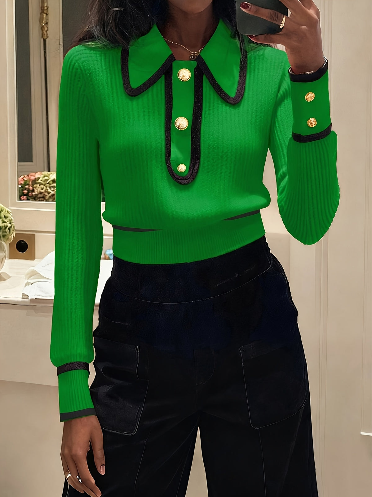 Women's Pullover Sweater for Autumn/Winter, Can Be Worn as an Inner or Outer Layer, Comfortable, Elegant, and Features a Spicy Design with a Spliced Lapel and Exquisite Metal Buttons. Suitable for Commuting, Dates, and Valentine's Day