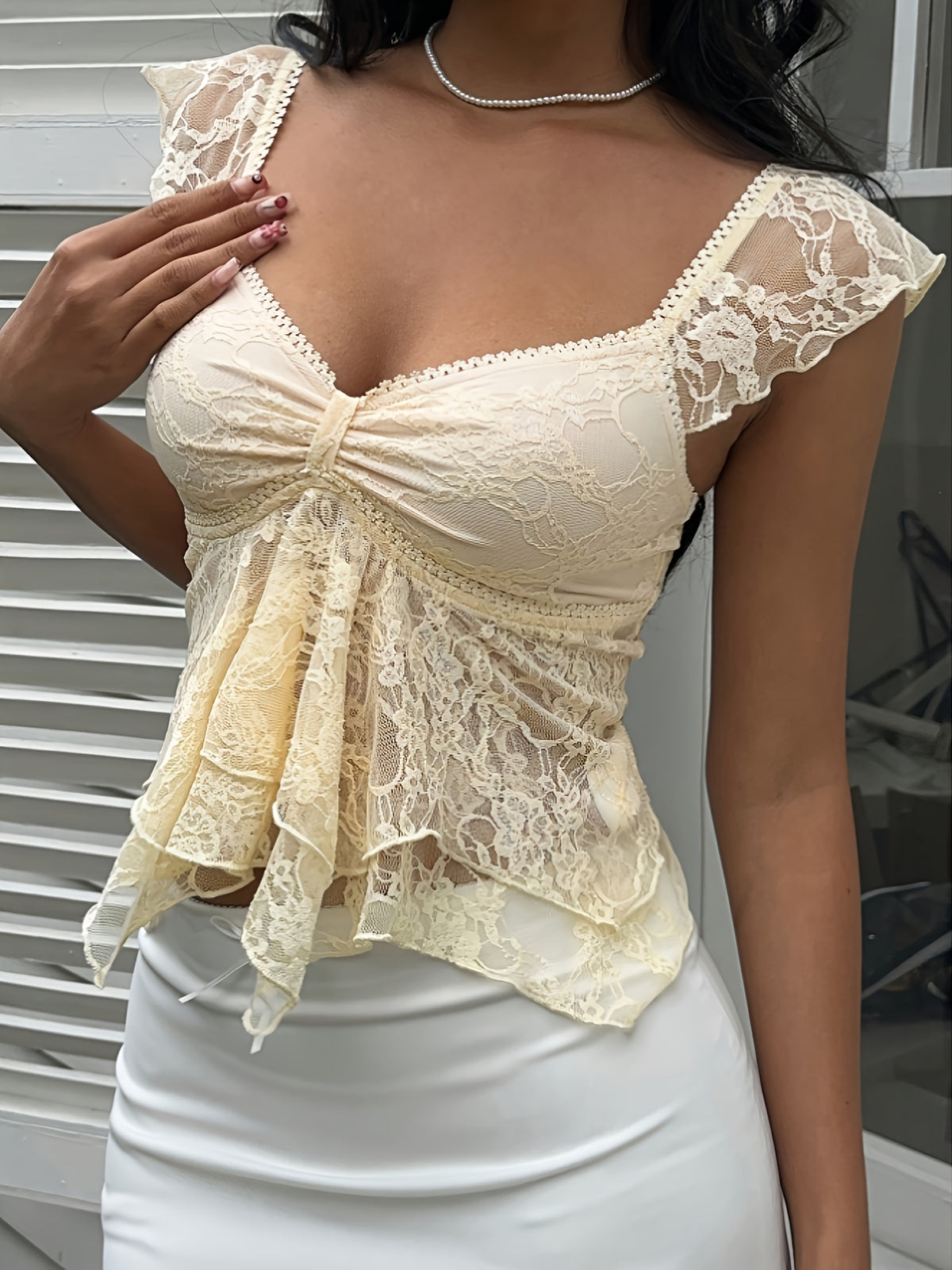 Women's Y2K Semi-Sheer Lace T-Shirt with Heart Neckline & Cap Sleeves - Blouse-Compatible Solid Color Stretch Blouse Suitable for - Layering, Machine Washable Ruffle Hem Top