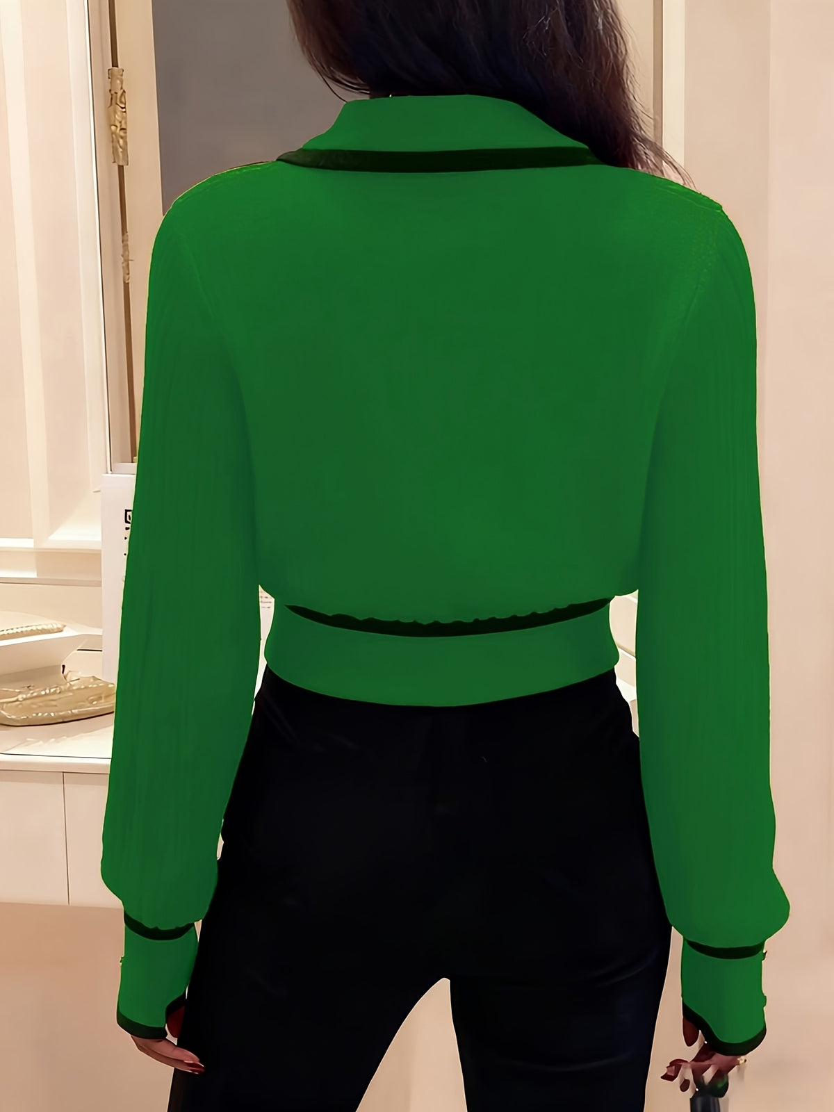 Women's Pullover Sweater for Autumn/Winter, Can Be Worn as an Inner or Outer Layer, Comfortable, Elegant, and Features a Spicy Design with a Spliced Lapel and Exquisite Metal Buttons. Suitable for Commuting, Dates, and Valentine's Day