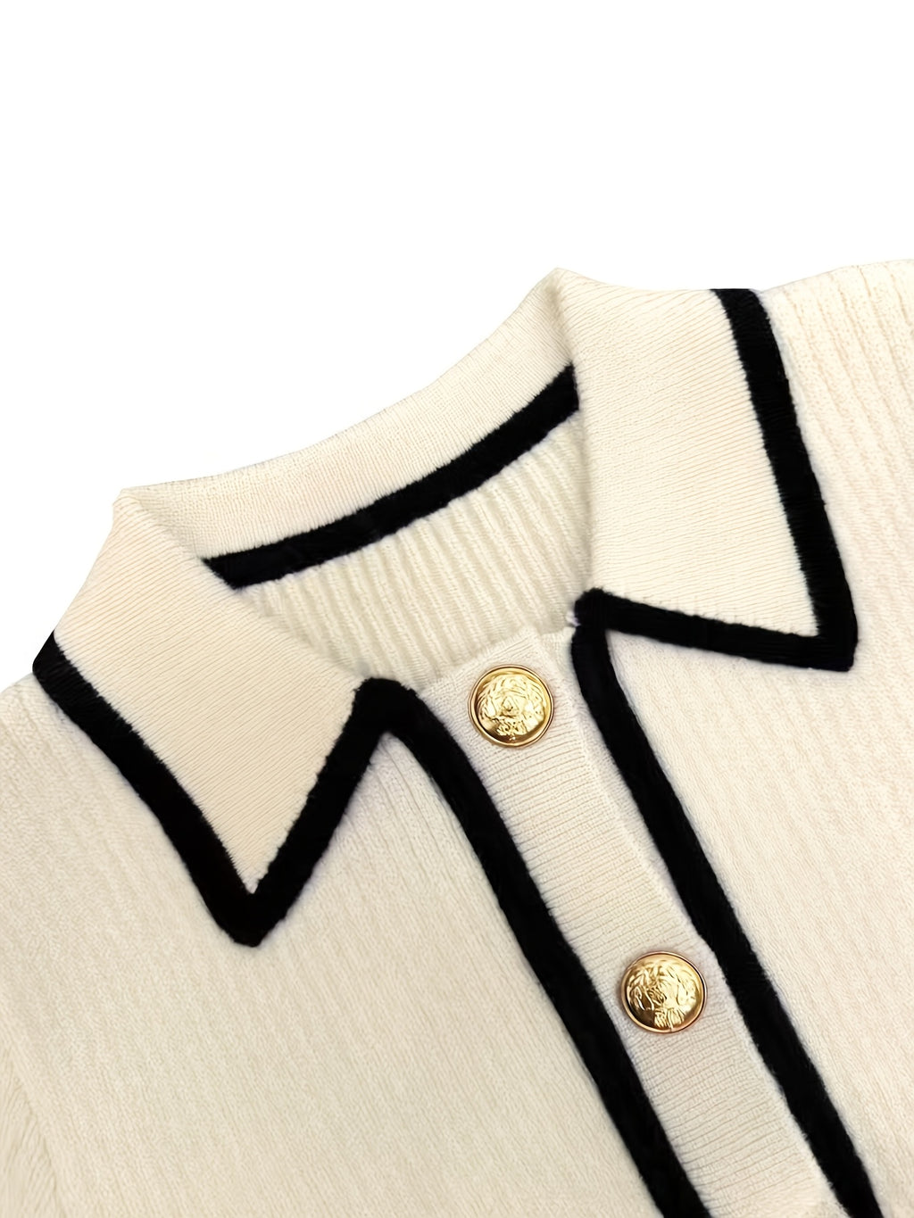 Women's Pullover Sweater for Autumn/Winter, Can Be Worn as an Inner or Outer Layer, Comfortable, Elegant, and Features a Spicy Design with a Spliced Lapel and Exquisite Metal Buttons. Suitable for Commuting, Dates, and Valentine's Day