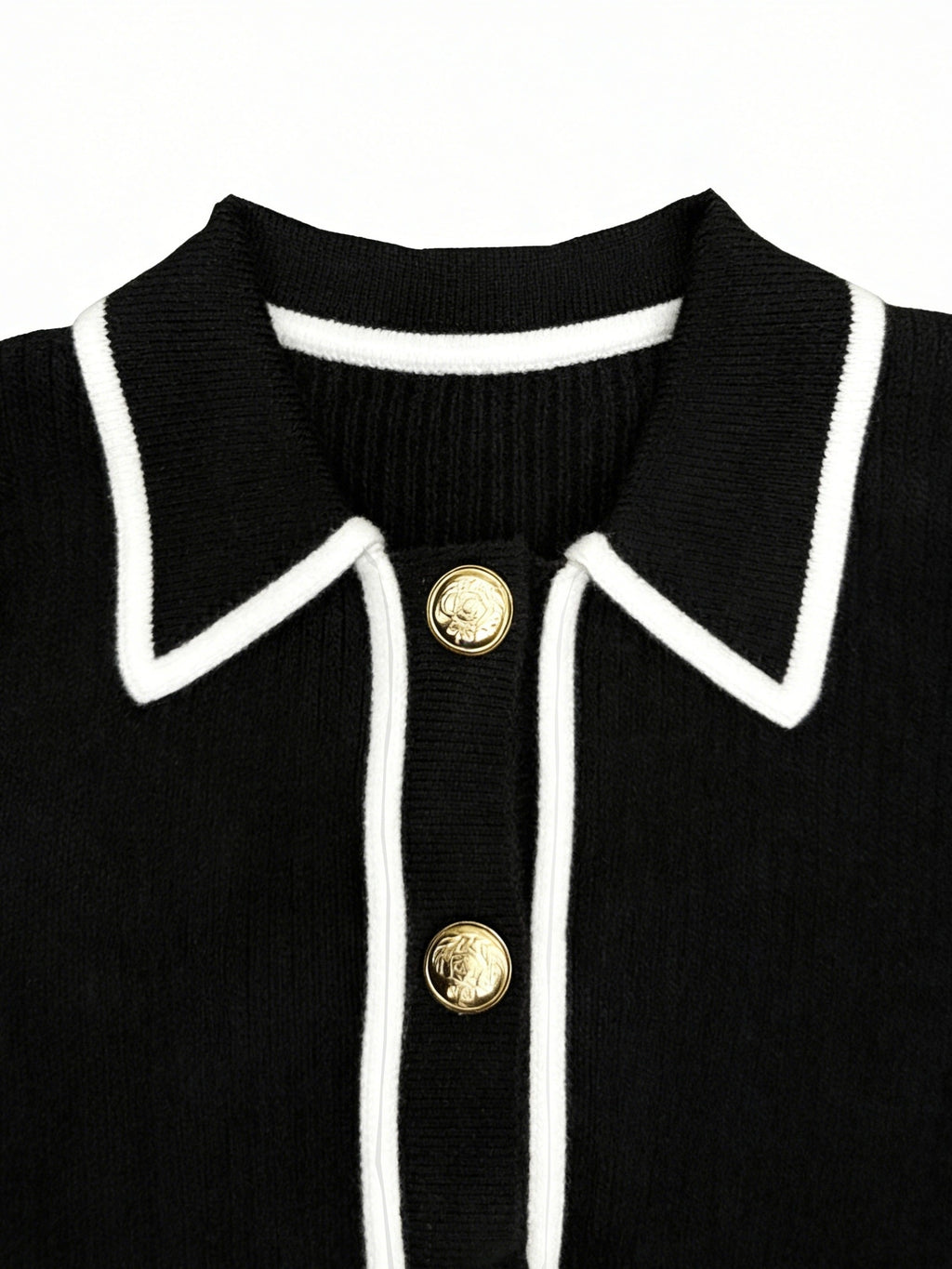Women's Pullover Sweater for Autumn/Winter, Can Be Worn as an Inner or Outer Layer, Comfortable, Elegant, and Features a Spicy Design with a Spliced Lapel and Exquisite Metal Buttons. Suitable for Commuting, Dates, and Valentine's Day