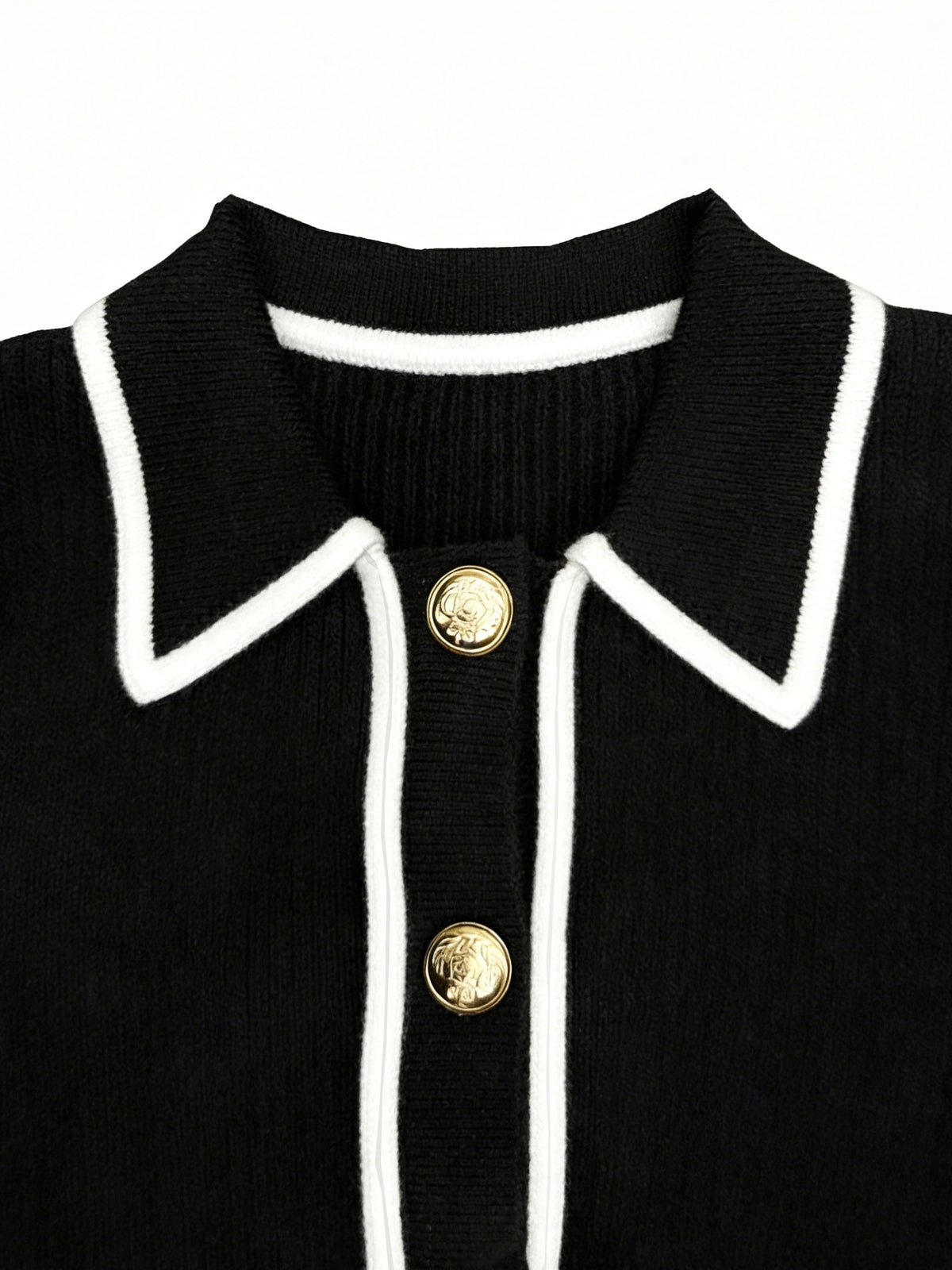 Women's Pullover Sweater for Autumn/Winter, Can Be Worn as an Inner or Outer Layer, Comfortable, Elegant, and Features a Spicy Design with a Spliced Lapel and Exquisite Metal Buttons. Suitable for Commuting, Dates, and Valentine's Day