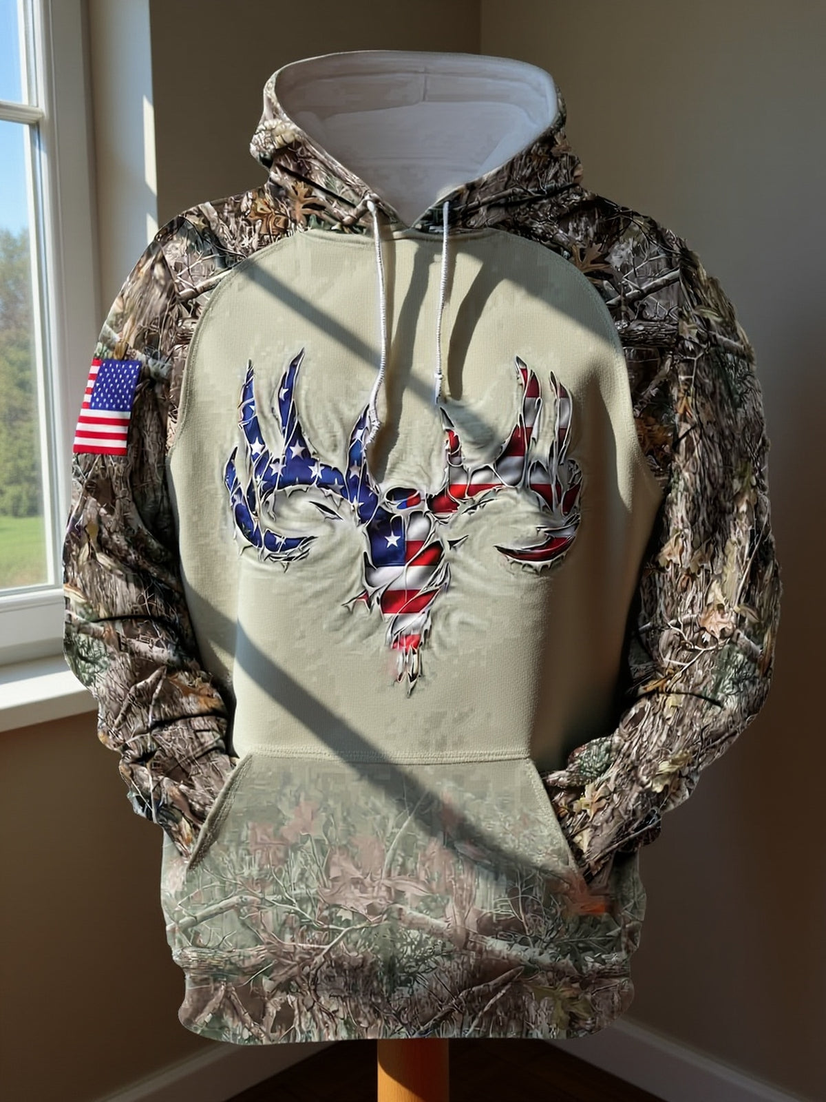 Men'S Fashion Hooded Sweatshirt, Design Blending Camouflage And Individual Elements, Printed with American Flag-Colored Deer Skull Pattern, Camouflage Texture, Flag Embellishment, Outdoor, American Trendy Style, Hunting