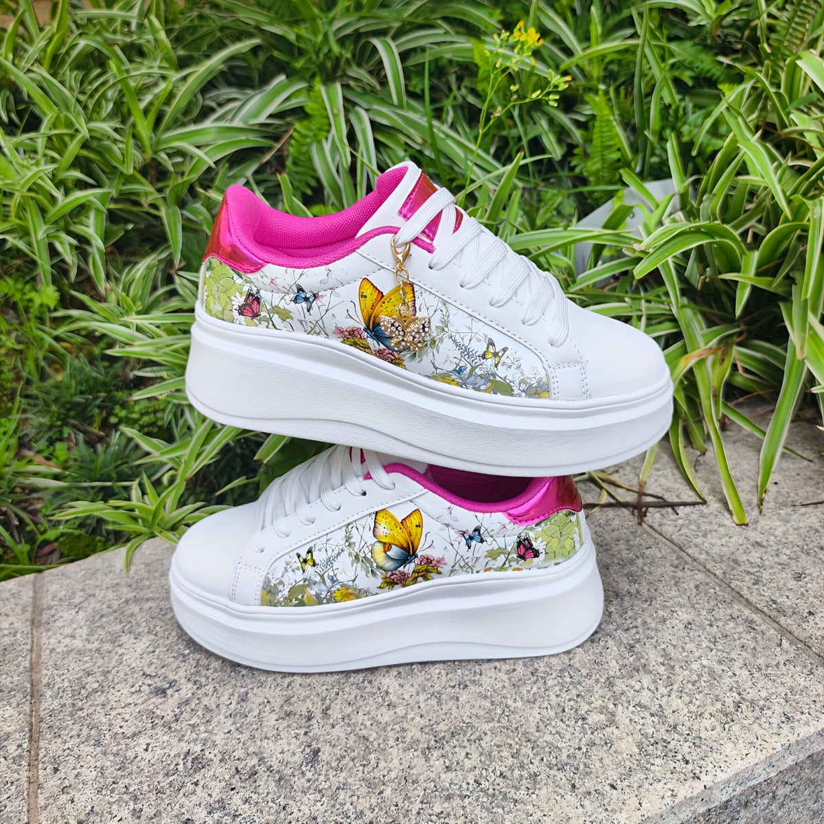 Latest Women's Butterfly Element Style. Platform Sole. Height-Increasing. Fashionable. Lightweight. Trendy White Sneakers for Women, Versatile. Niche Style for Pairing with Skirts, Height-Increasing, Casual. Low-Top Internet-Famous Skate Shoes.