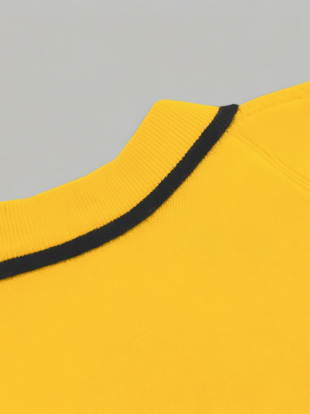 Women's Pullover Sweater for Autumn/Winter, Can Be Worn as an Inner or Outer Layer, Comfortable, Elegant, and Features a Spicy Design with a Spliced Lapel and Exquisite Metal Buttons. Suitable for Commuting, Dates, and Valentine's Day