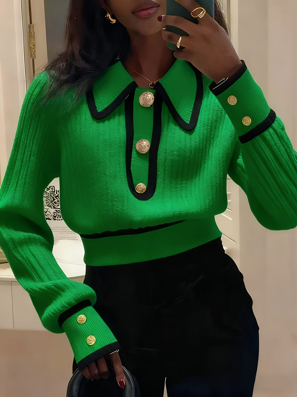 Women's Pullover Sweater for Autumn/Winter, Can Be Worn as an Inner or Outer Layer, Comfortable, Elegant, and Features a Spicy Design with a Spliced Lapel and Exquisite Metal Buttons. Suitable for Commuting, Dates, and Valentine's Day